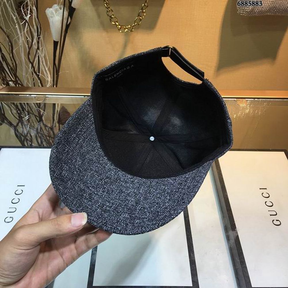 Ba*len*cia*ga hat